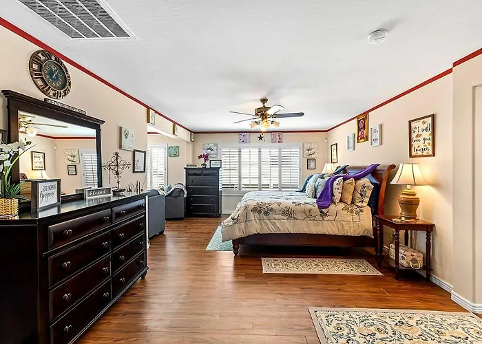 Oasis, Pool, Gym & Workspace, Sleeps 6 Surprise