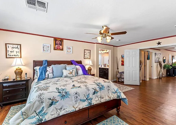 Oasis, Pool, Gym & Workspace, Sleeps 6 Surprise