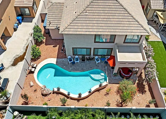 Oasis, Pool, Gym & Workspace, Sleeps 6 *