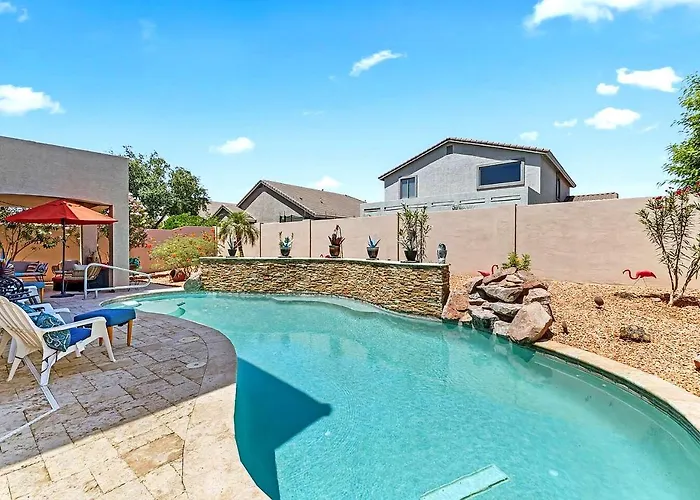 Oasis, Pool, Gym & Workspace, Sleeps 6 Holiday home