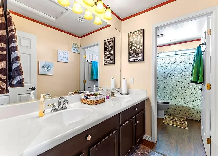 Oasis, Pool, Gym & Workspace, Sleeps 6 Surprise