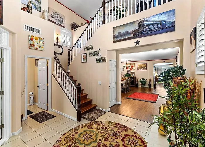 Oasis, Pool, Gym & Workspace, Sleeps 6